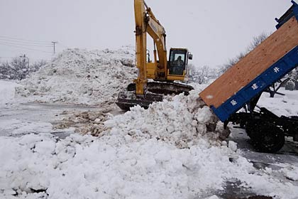 塚野目の下水処理センター敷地内に開設した雪捨て場