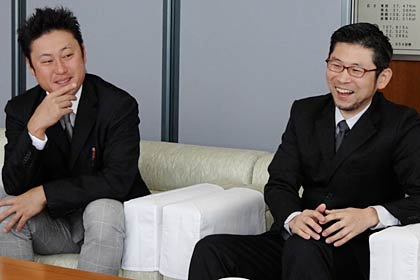 右が大崎小PTAの白鳥会長、左が高橋副会長、