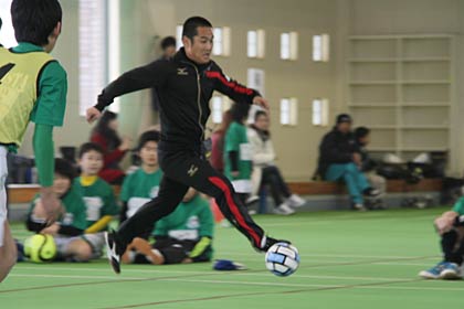 ボールが足に吸い付いたような森島さんのドリブル