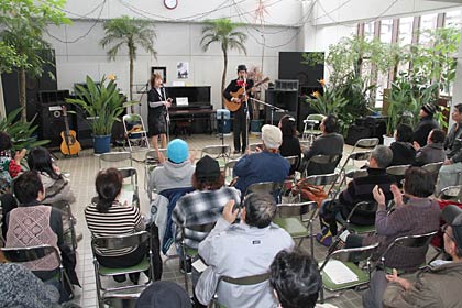 14日に保内公園緑の相談所の喫茶「Green」で開かれた「2012 Live Valentine Concert in 保内公園」