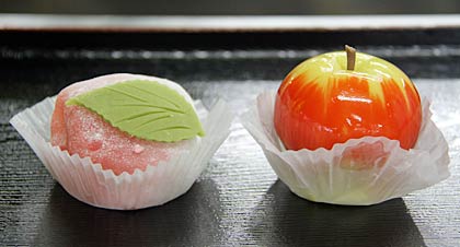生菓子はモモとリンゴは本物のようにかわいい