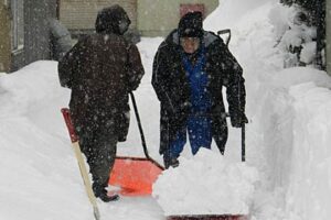 2月10日に三条市シルバー人材センターが行った除雪作業のようす