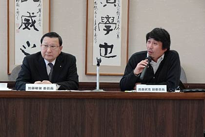 左が加藤委員長、右が高森副委員長
