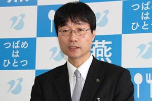 燕市平成24年度当初予算案は一般会計が対前年度比0.1%減の354億4,800万円、全体で1.6%増の551億4,176万円、新庁舎建設のビッグプロジェクトを行うなかで前年度に並みに
