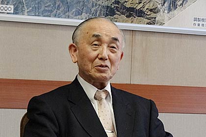 記者会見で加茂市の平成24年度当初予算案の概要を発表する小池市長