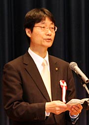 式辞を述べる鈴木市長
