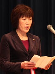 謝辞を述べる地方自治功労の長谷川さん