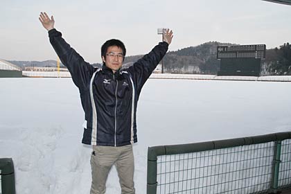 三條機械スタジアムのダイヤモンドは雪がいっぱい