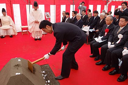 25日行われた（仮称）第一中学校区小中一体校校舎棟及び体育館棟の安全祈願祭