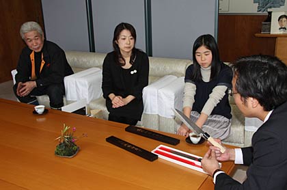 吉田師範のマンツーマン指導で佐藤さんが作り、コンテストで使った包丁を紹介