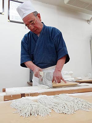 3月10日にそば打ちの特別教室を開くそば打ちの体験教室「三條ソバ工房」の清水さん