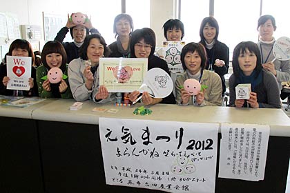 「元気まつり2012」の準備を急ぐ健康づくり課職員ら