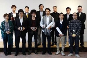 1日行われた「新潟DNA『リ・デザインエキシビジョンIII』表彰式で入賞者の記念撮影