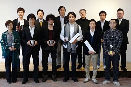 1日行われた「新潟DNA『リ・デザインエキシビジョンIII』表彰式で入賞者の記念撮影