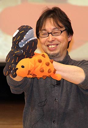 新潟県子ども読書フォーラム「絵本とともに！！」で2日行われた人気絵本作家、宮西達也さんの講演