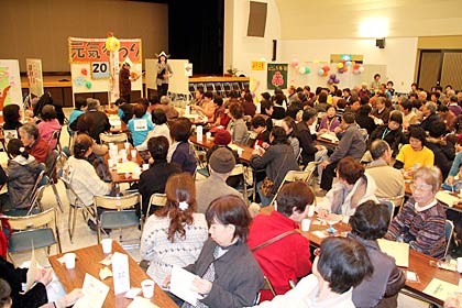 300人余りが参加した「元気磨きたい」の「元気まつり2012」のクロージング