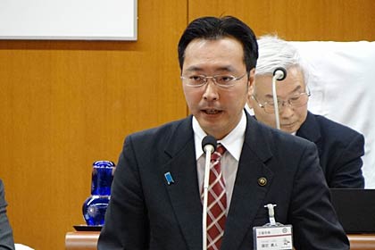 三条市3月定例会の一般質問でがれきの受け入れに関する質問に答える国定市長