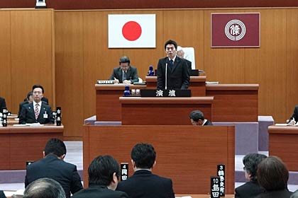 がれきの受け入れについて質問する名古屋市議