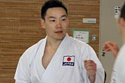 國分利人さん