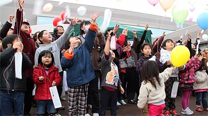 11日に三条市総合福祉センターで行われた被害市日本大震災から1年の追悼式典