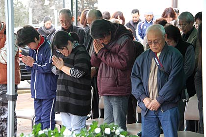 1年前に東日本大震災が発生と同時刻の午後2時46分に黙とう