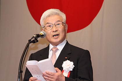  祝辞を述べる下村市議会議長