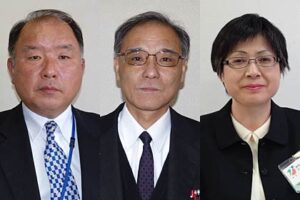 部長卿の昇任で左から都市整備部長に伊藤堅一土木課長、水道局長に本多弥農業員会事務局長、教育次長に小林恵美子子育て支援課長