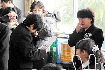 お母さんに感謝の言葉を述べて涙ぐむ南相馬市小高区から三条市へ避難している菊池君