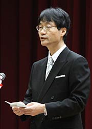 祝辞を述べる鈴木市長