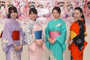 4月15日の本番まで残り3週間余りとなった第70回分水おいらん道中の昨年と同じ4人のおいらん役が記者会見、おいらんの歩き方も練習