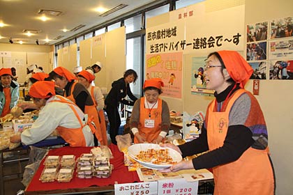 市民活動団体をはじめそれぞれのブースににぎわい