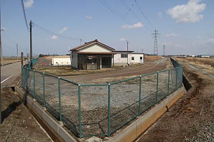 メガソーラー発電が設置される燕市上河原地内の吉田南最終処分場跡地