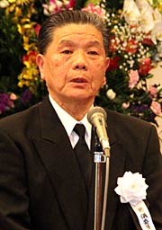 葬儀委員長を務める小林前市長