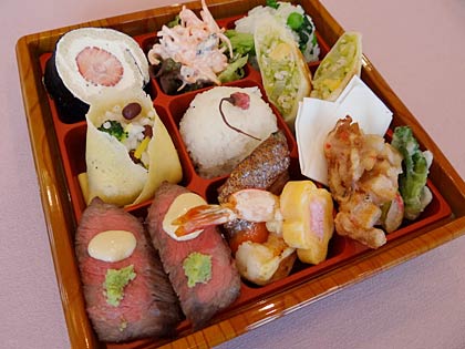 「お花見ランチ」と同じメニューと価格で燕市・分水おいらん道中が行われる4月15日1日限りの引き渡しで30食販売する「お花見弁当」の予約も受け付け中