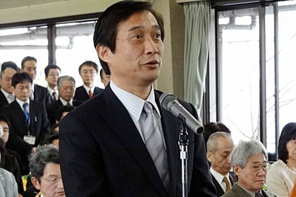 謝辞を述べる坂井商工課課長