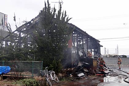 31日早朝の火事で全焼した三条市南四日町3地内の工場