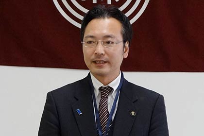 新採用職員を激励する国定市長
