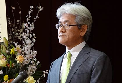 式辞を述べる三条市医師会准看護学院の池田学院長