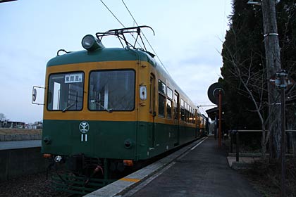  保存13周年記念開放が行われた旧月潟駅とかぼちゃ電車
