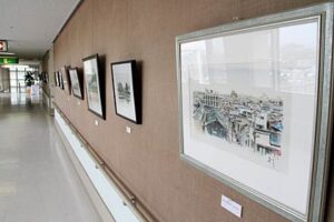 24日まで済生会三条病院で開かれている「墨彩画　藤井克之展」