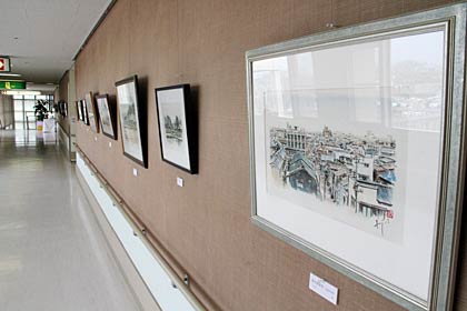 24日まで済生会三条病院で開かれている「墨彩画　藤井克之展」