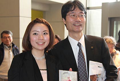  鈴木市長と本宮さんのツーショット