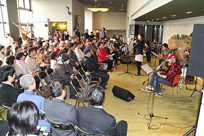 燕市文化会館ホワイエでは本宮宏美フルートコンサート