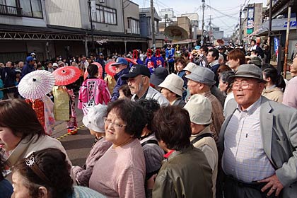 分水おいらん道中を見学