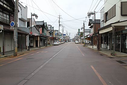 燕市の「定住促進・まちなか支援事業」で3地区で最も申請が多かった分水地区、写真は大通り