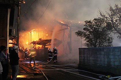 燕市白山町3の火災現場