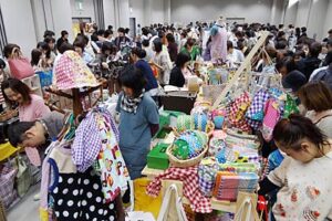 大勢の来場者でにぎわった22日の「カントリー＆クラフトフェスタVol.9」