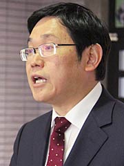 中国駐新潟総領事館の王華総領事