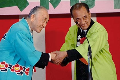 加茂市の小池市長(左)と東京都大島町の川島町長(右)