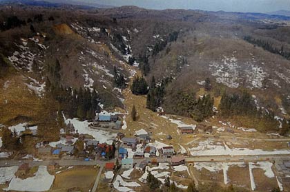  ラジコンヘリコプターで撮影した上空からの土砂災害の現場
